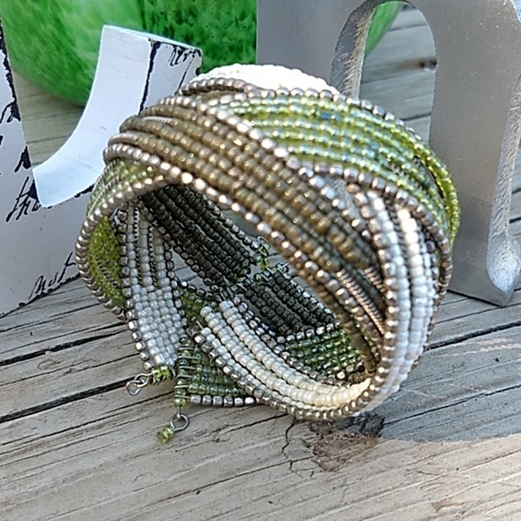 Jewelry - Funky green beaded braid bracelet
